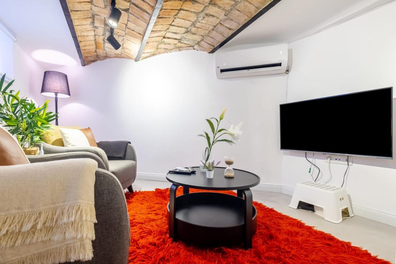 Vibrant Flat 5 Minutes Walk To Istiklal In Beyoglu Apartamento Estambul Exterior foto