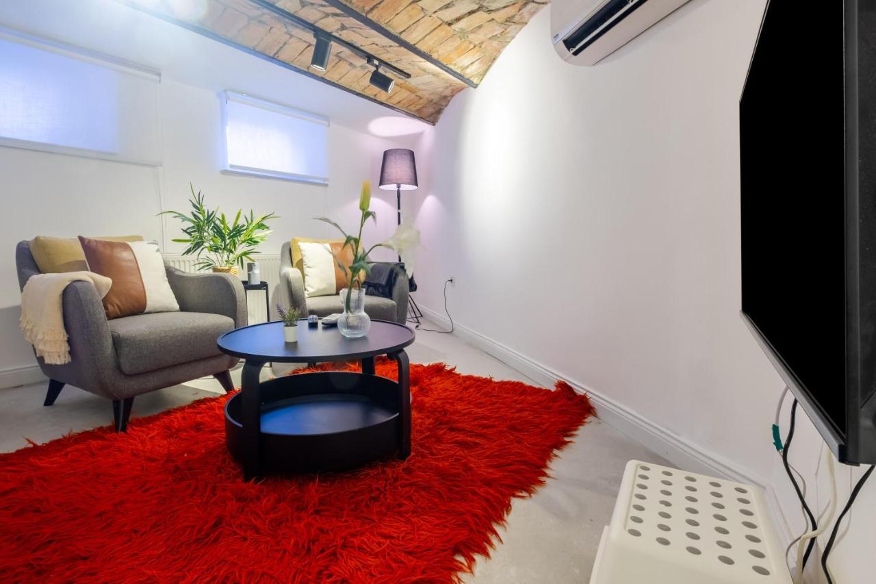 Vibrant Flat 5 Minutes Walk To Istiklal In Beyoglu Apartamento Estambul Exterior foto