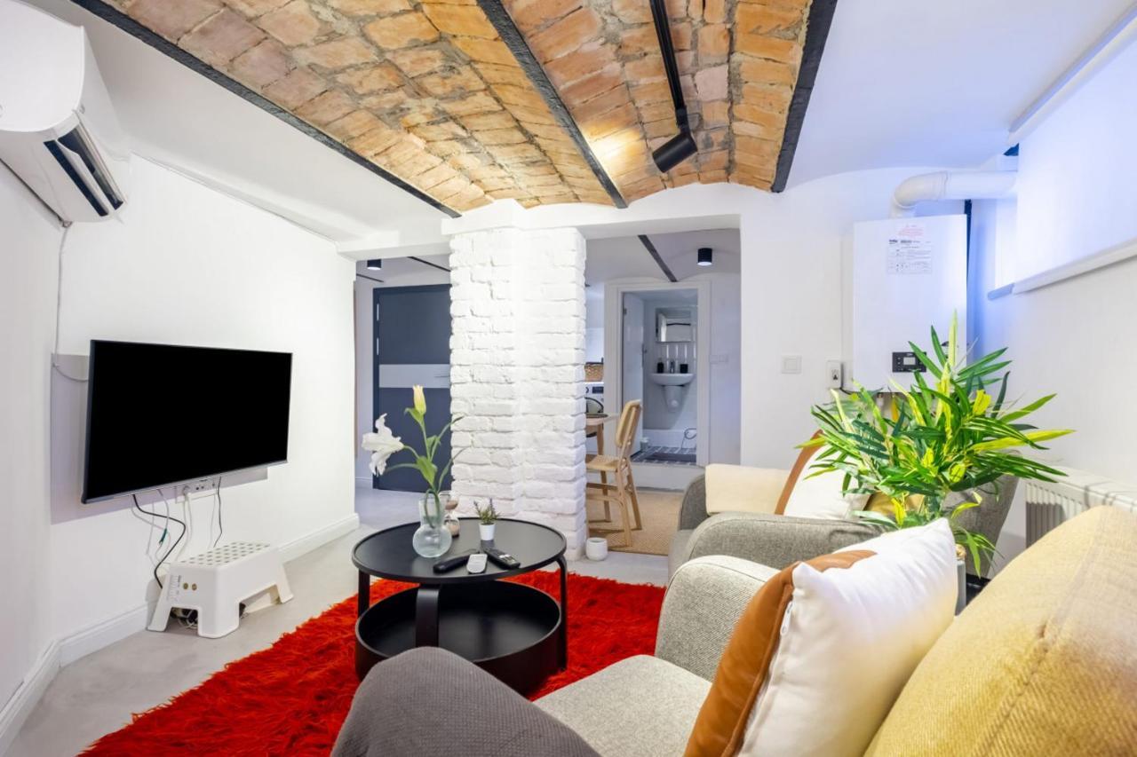 Vibrant Flat 5 Minutes Walk To Istiklal In Beyoglu Apartamento Estambul Exterior foto