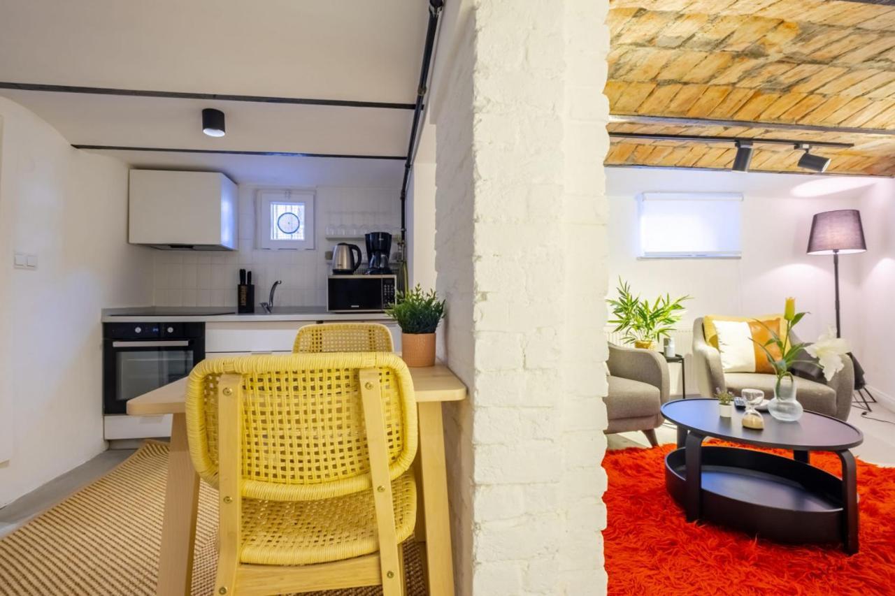 Vibrant Flat 5 Minutes Walk To Istiklal In Beyoglu Apartamento Estambul Exterior foto